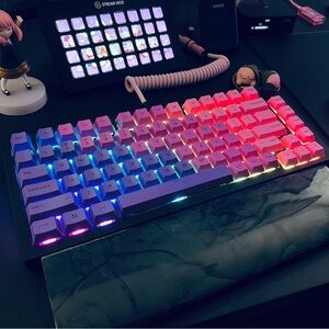 Glorious - GMMK PRO Fully Customized Prebuilt 75% Wired Mechanical Keyboard